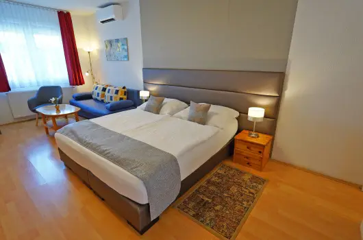 Brigitte Apartman, Bk, Bkfrd