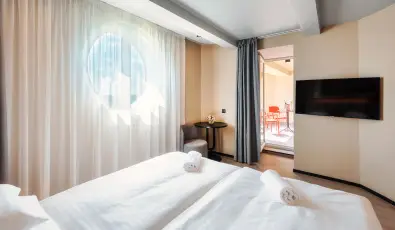 Hunguest Bk Bk, Bkfrd