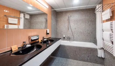 Hunguest Bk Bk, Bkfrd