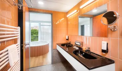 Hunguest Bk Bk, Bkfrd