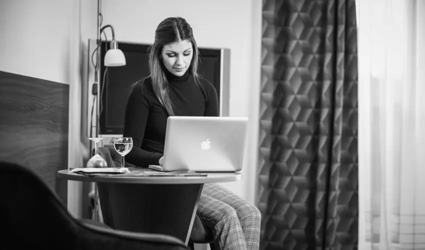 Hotel Vikt�ria S�rv�r