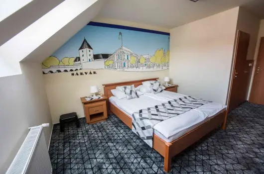 Hotel Vikt�ria, S�rv�r, B�k, B�kf�rd� - 20 km