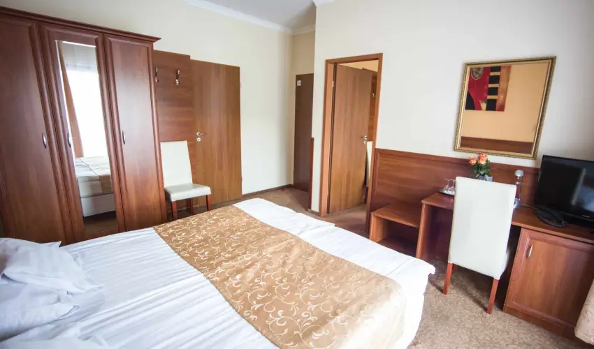 Hotel Vikt�ria S�rv�r