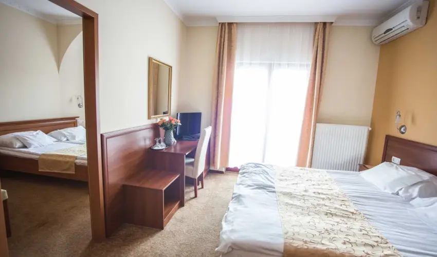 Hotel Vikt�ria S�rv�r