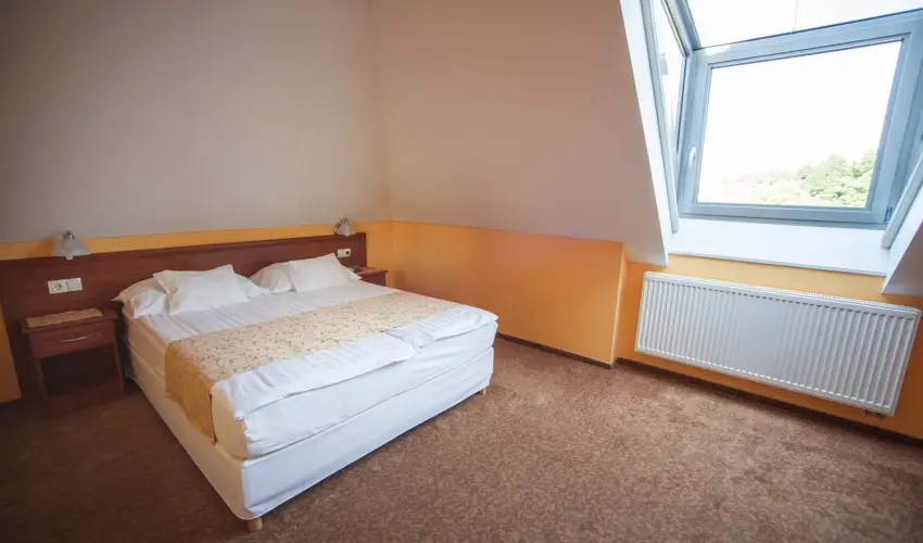Hotel Vikt�ria S�rv�r