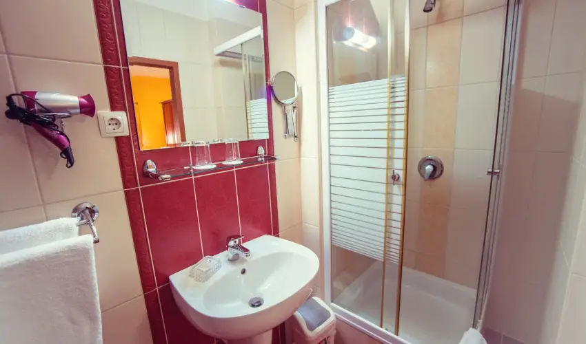 Hotel Vikt�ria S�rv�r