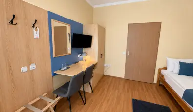 Hotel Vikt�ria S�rv�r