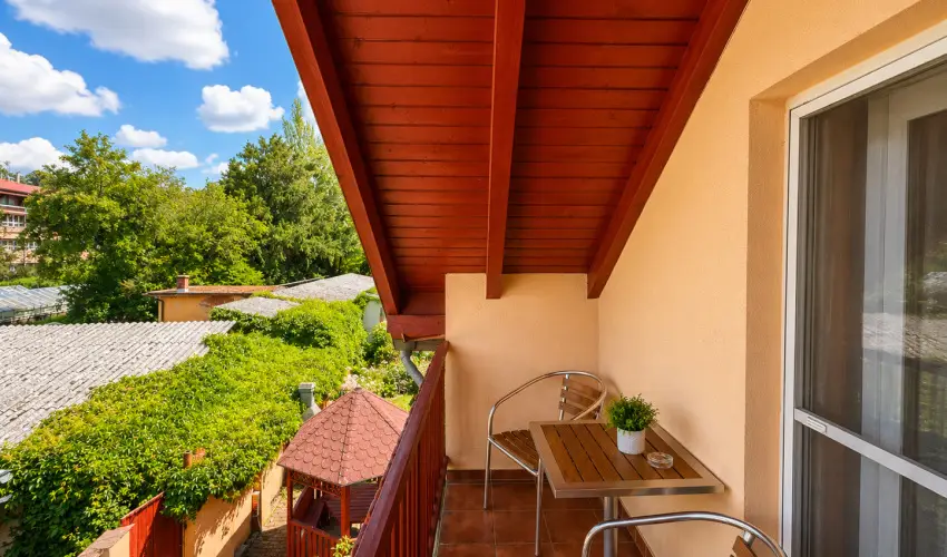 Hotel Vikt�ria S�rv�r
