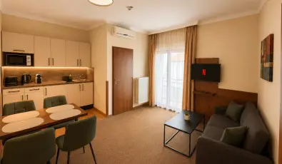 Hotel Vikt�ria S�rv�r