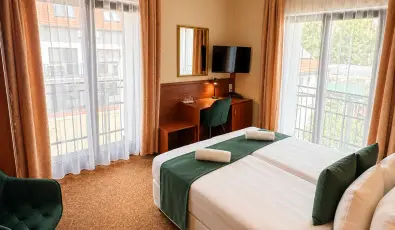 Hotel Vikt�ria S�rv�r