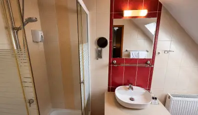 Hotel Vikt�ria S�rv�r