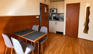 Hotel Vikt�ria S�rv�r