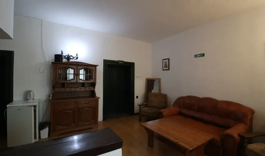 K�bor Macska Fogad� K�szeg