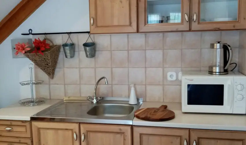 K�szeghegyalja Vend�gh�z Horv�tzsid�ny