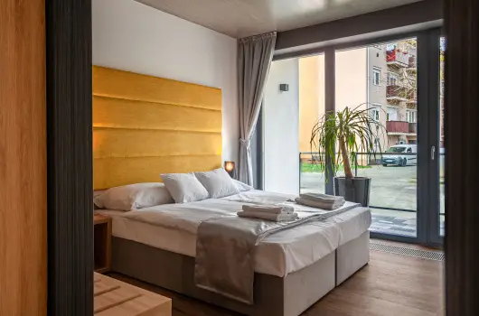 R31 Residence, Srvr, Bk, Bkfrd - 21 km