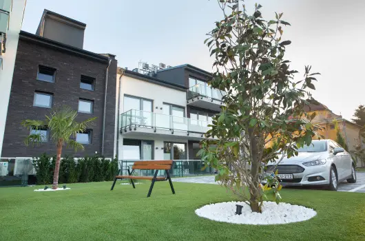 R31 Residence, Srvr, Bk, Bkfrd - 21 km