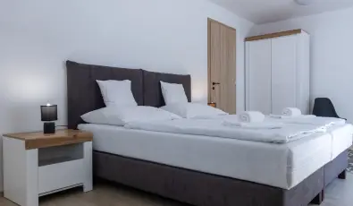 T�-Part Panzi� & Rendezv�nyk�zpont K�szeg